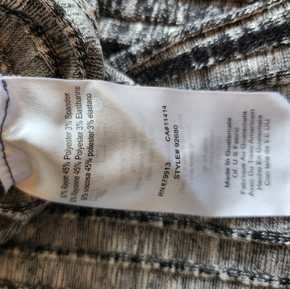 Long sleeve side split nursing top - Picture 5 of 8